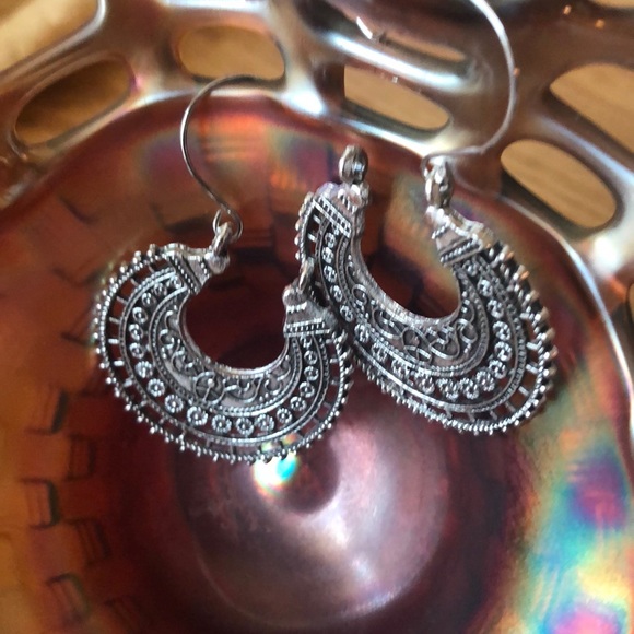 High Quality Silver Color Horseshoe Style - Picture 2 of 3